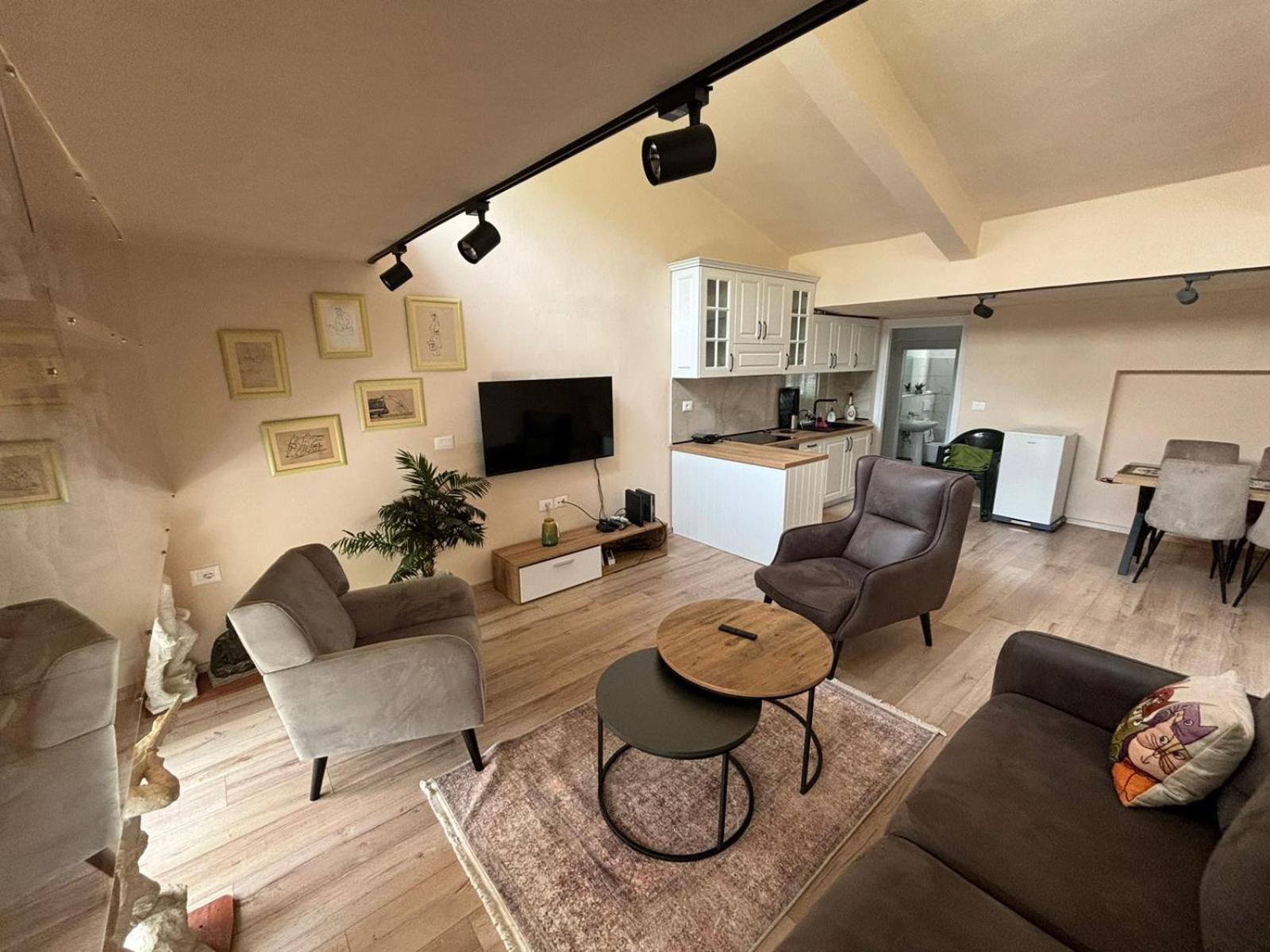 Vacation Studio By Andrea ติรานา ภายนอก รูปภาพ